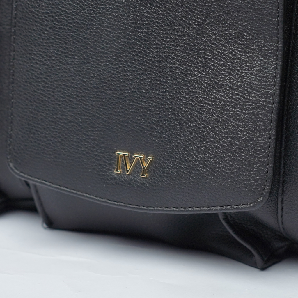 Celina - Classic Black