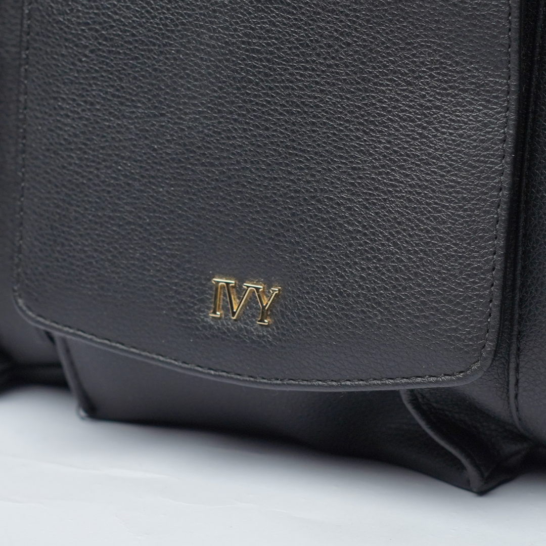 Celina - Classic Black